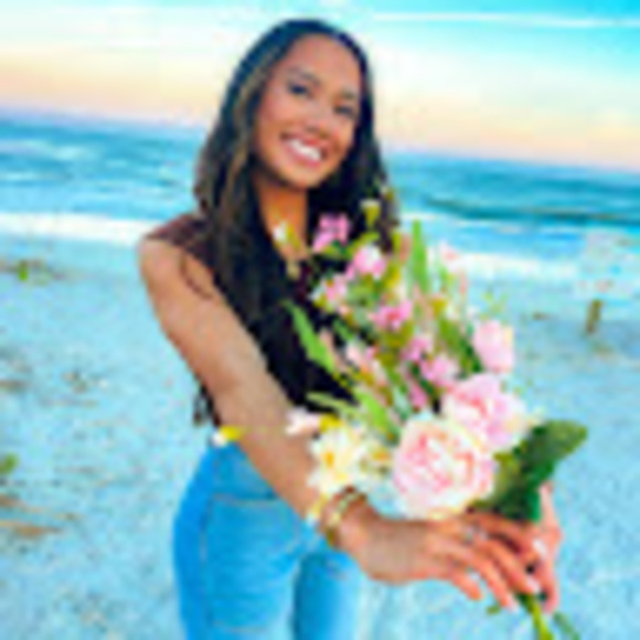 Meet your Posher, Kylie - Picture 1 of 1